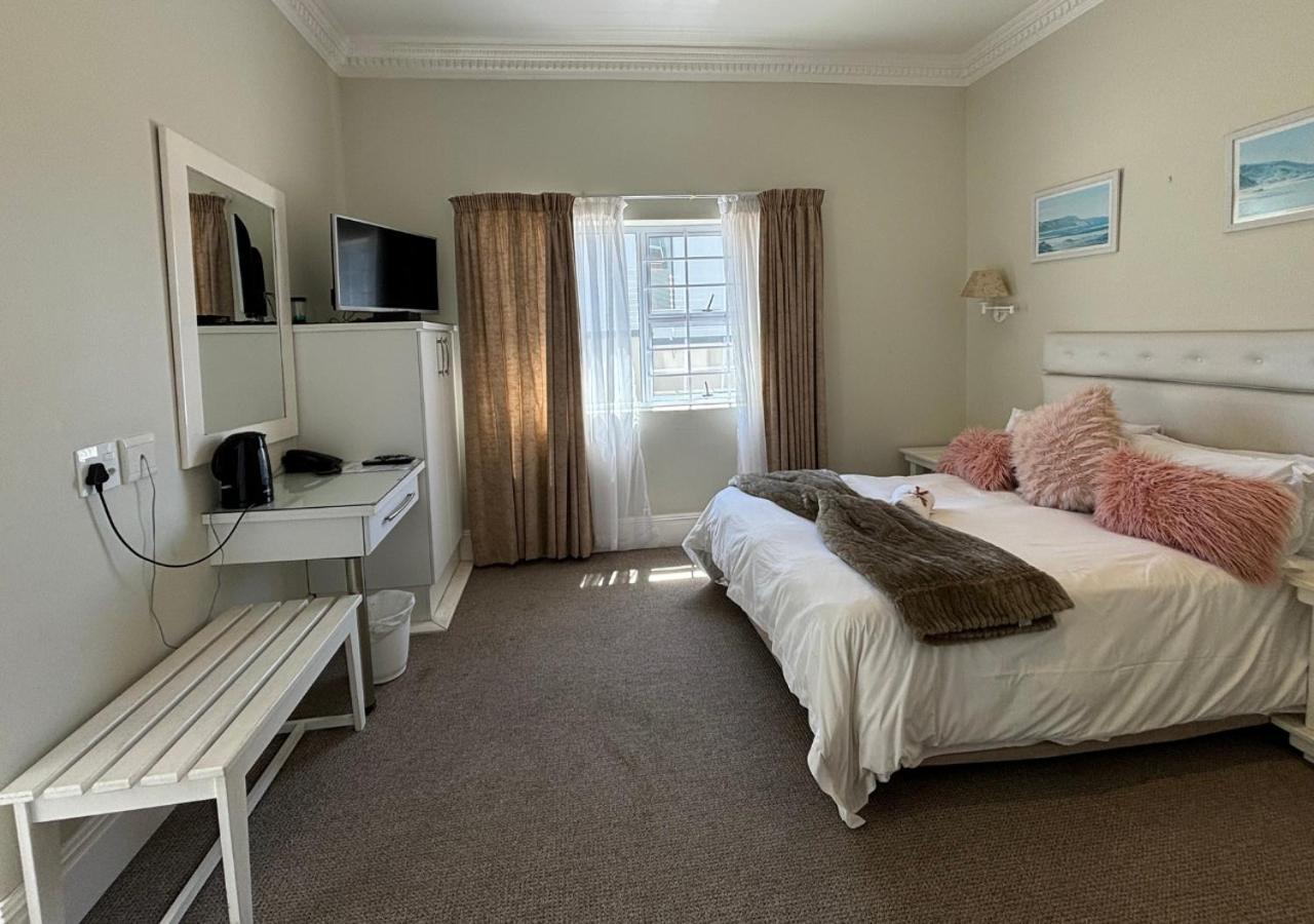 Sir Roys At The Sea Bed & Breakfast Port Elizabeth Exterior photo