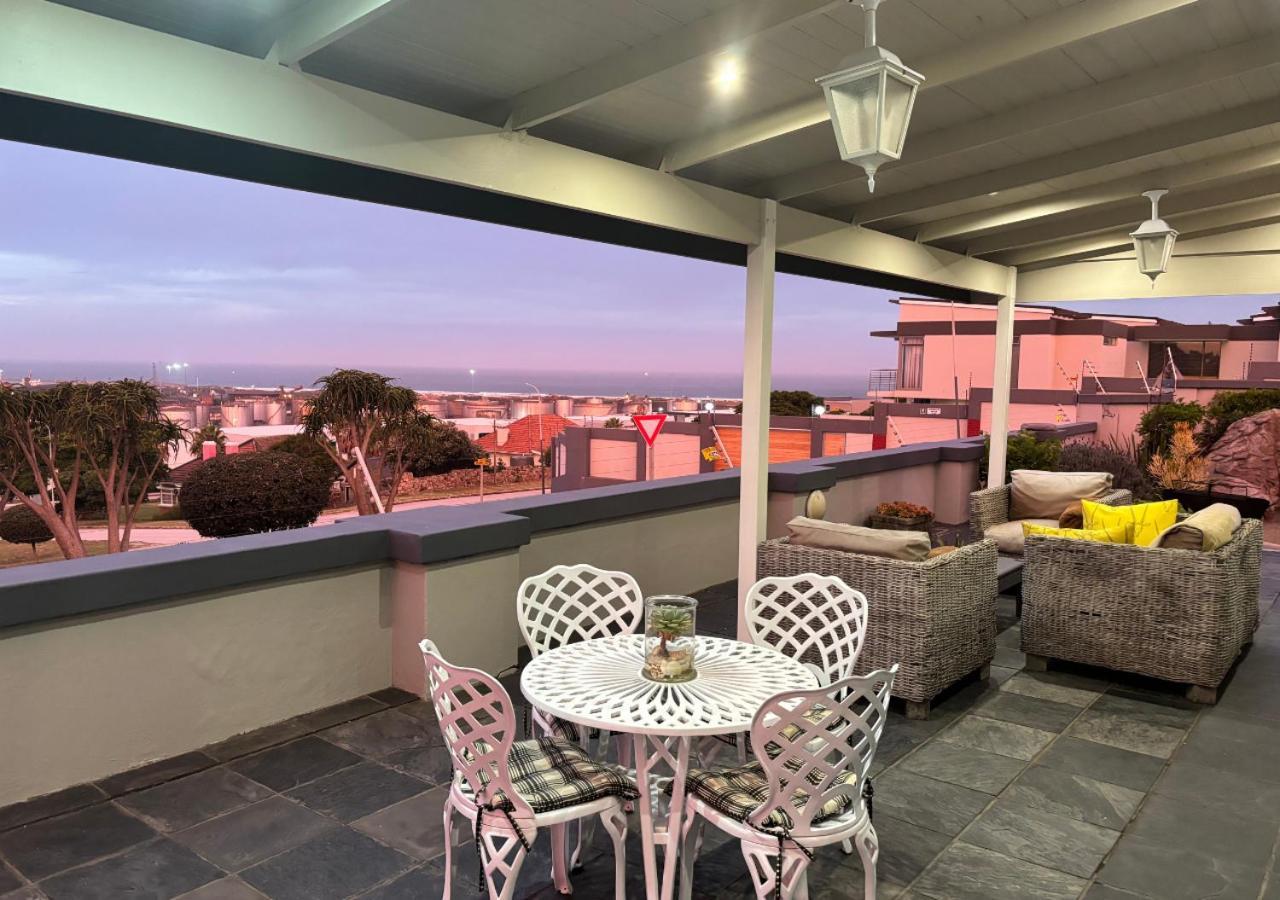 Sir Roys At The Sea Bed & Breakfast Port Elizabeth Exterior photo