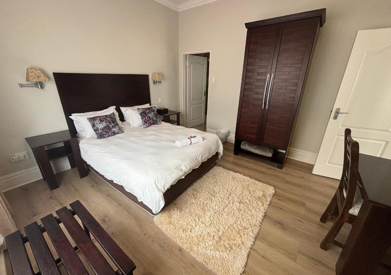 Sir Roys At The Sea Bed & Breakfast Port Elizabeth Exterior photo