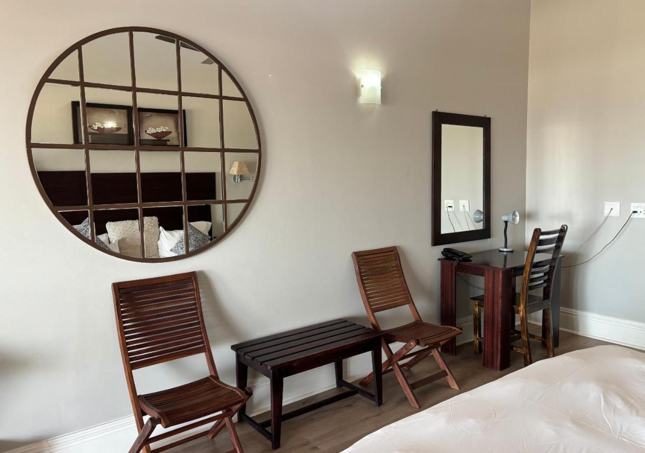 Sir Roys At The Sea Bed & Breakfast Port Elizabeth Exterior photo