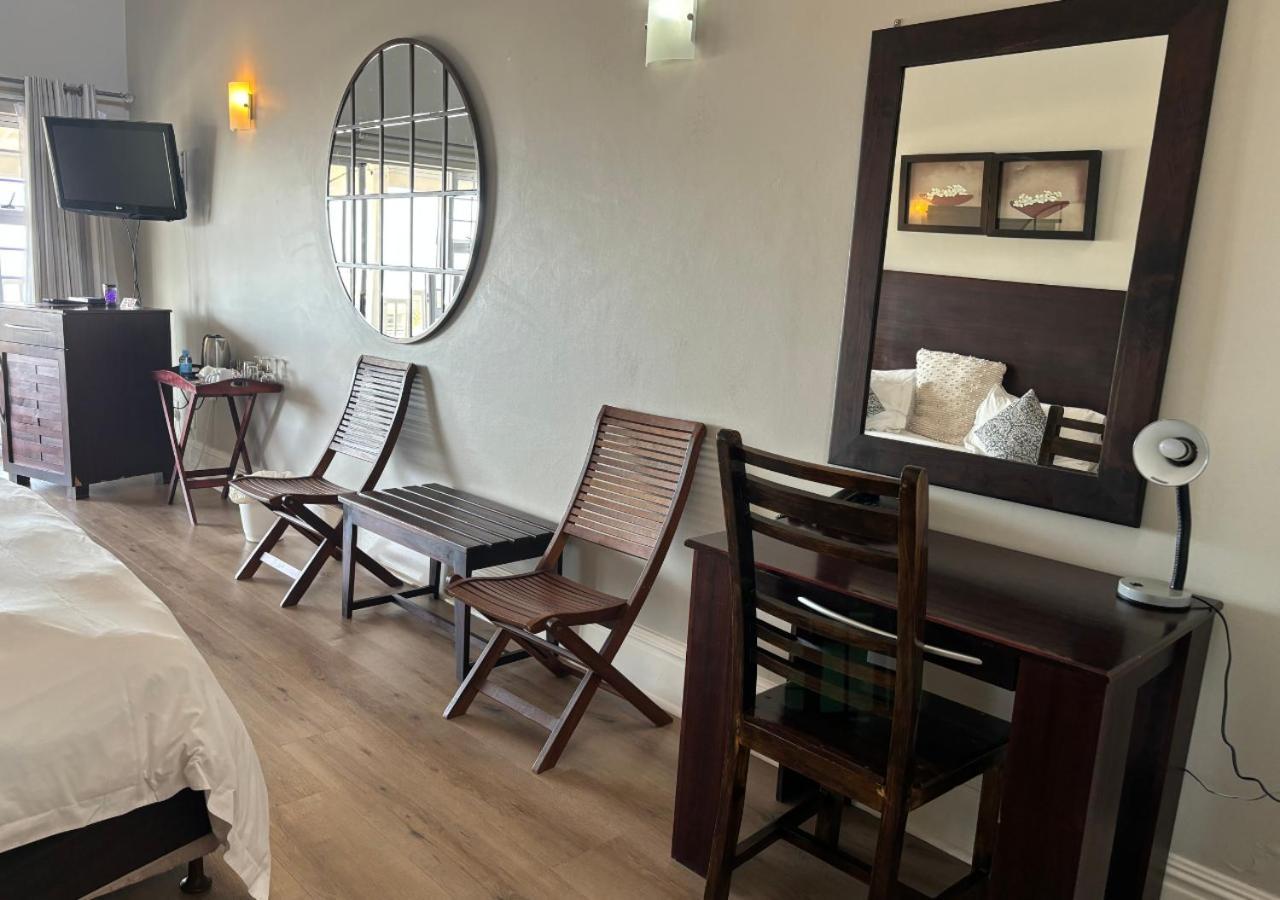 Sir Roys At The Sea Bed & Breakfast Port Elizabeth Exterior photo