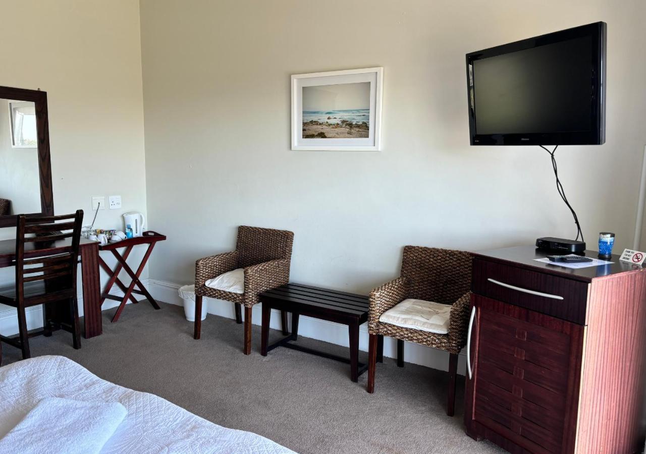 Sir Roys At The Sea Bed & Breakfast Port Elizabeth Exterior photo