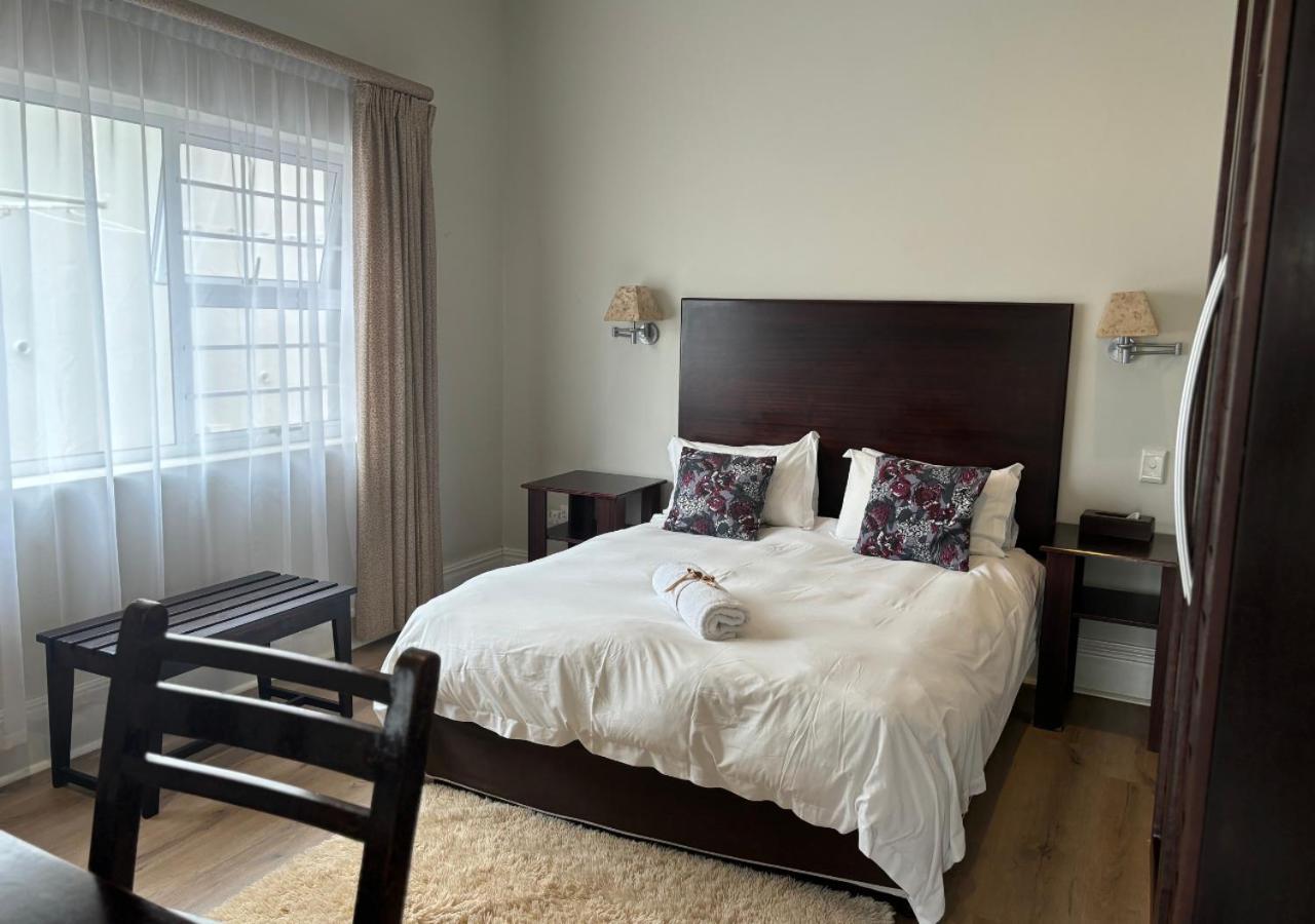 Sir Roys At The Sea Bed & Breakfast Port Elizabeth Exterior photo