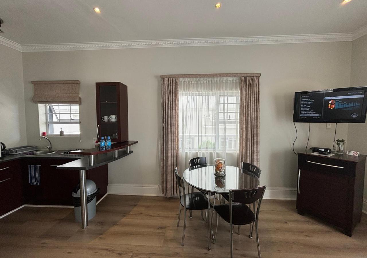 Sir Roys At The Sea Bed & Breakfast Port Elizabeth Exterior photo