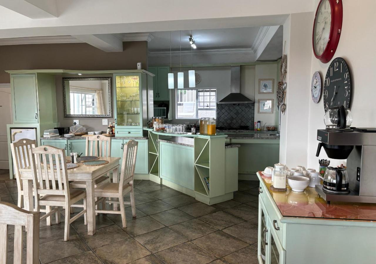 Sir Roys At The Sea Bed & Breakfast Port Elizabeth Exterior photo