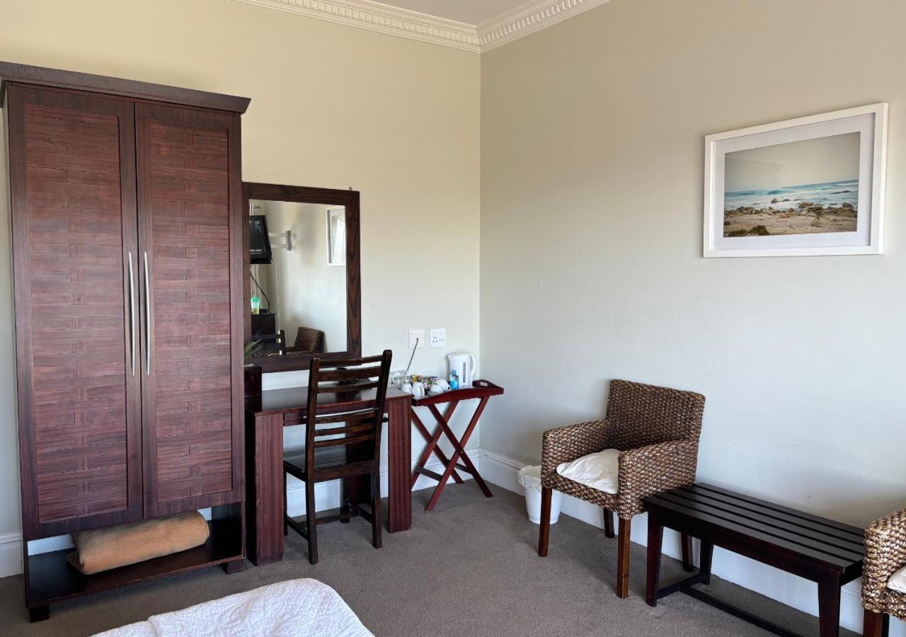Sir Roys At The Sea Bed & Breakfast Port Elizabeth Exterior photo