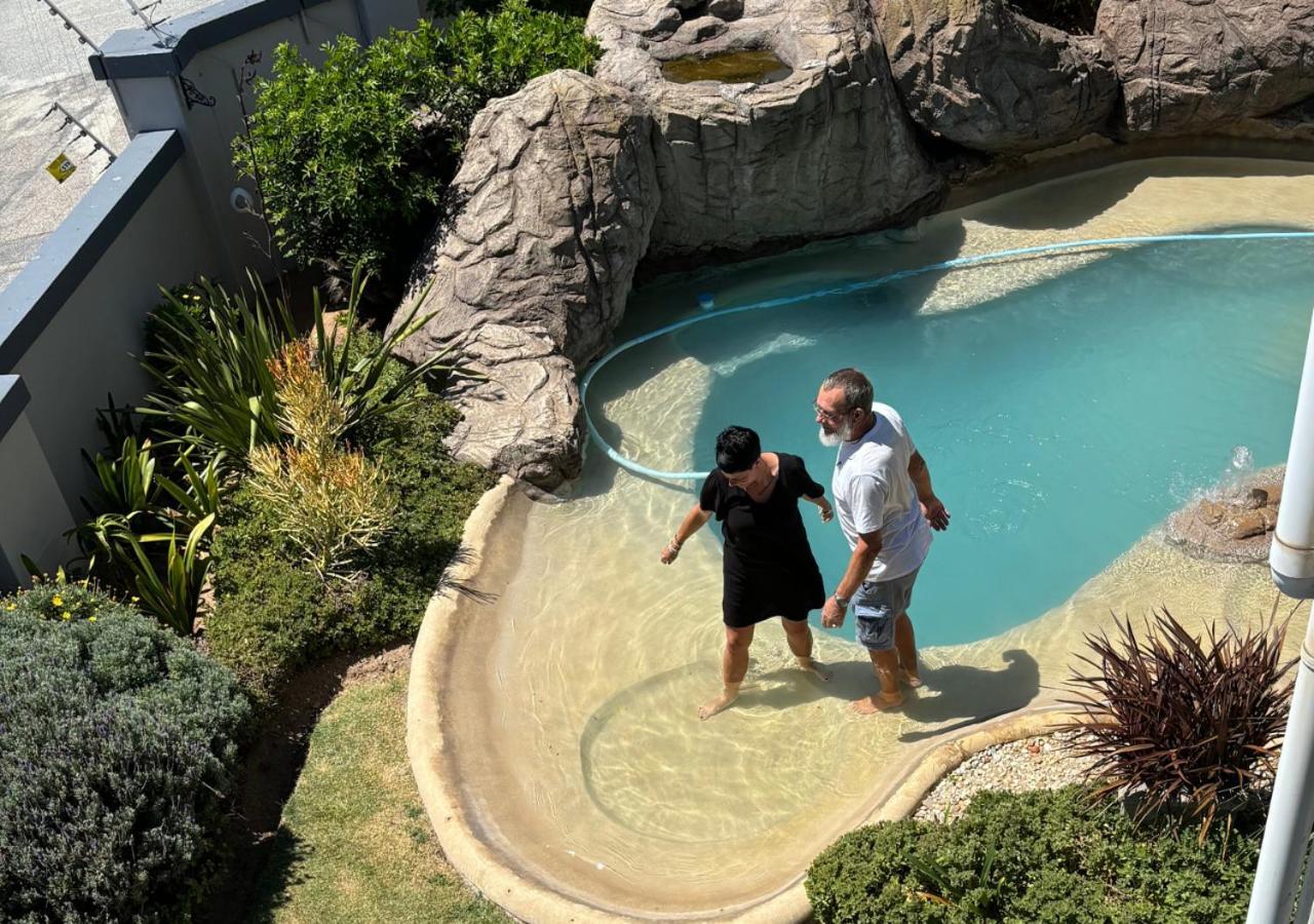 Sir Roys At The Sea Bed & Breakfast Port Elizabeth Exterior photo