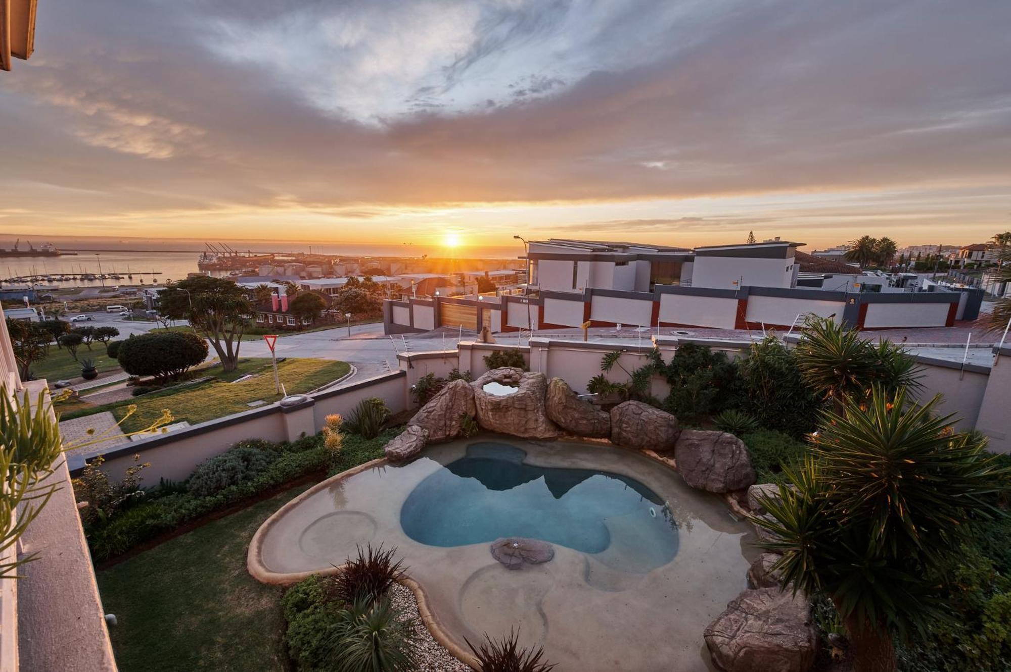 Sir Roys At The Sea Bed & Breakfast Port Elizabeth Exterior photo