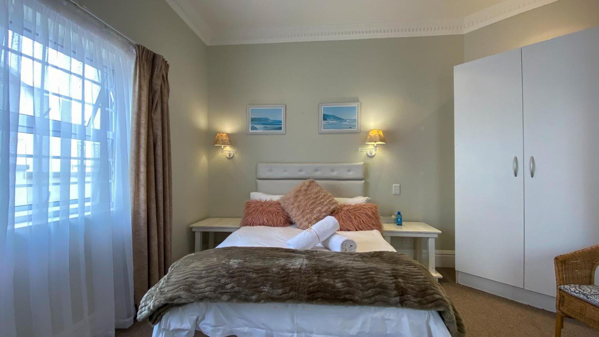 Sir Roys At The Sea Bed & Breakfast Port Elizabeth Exterior photo
