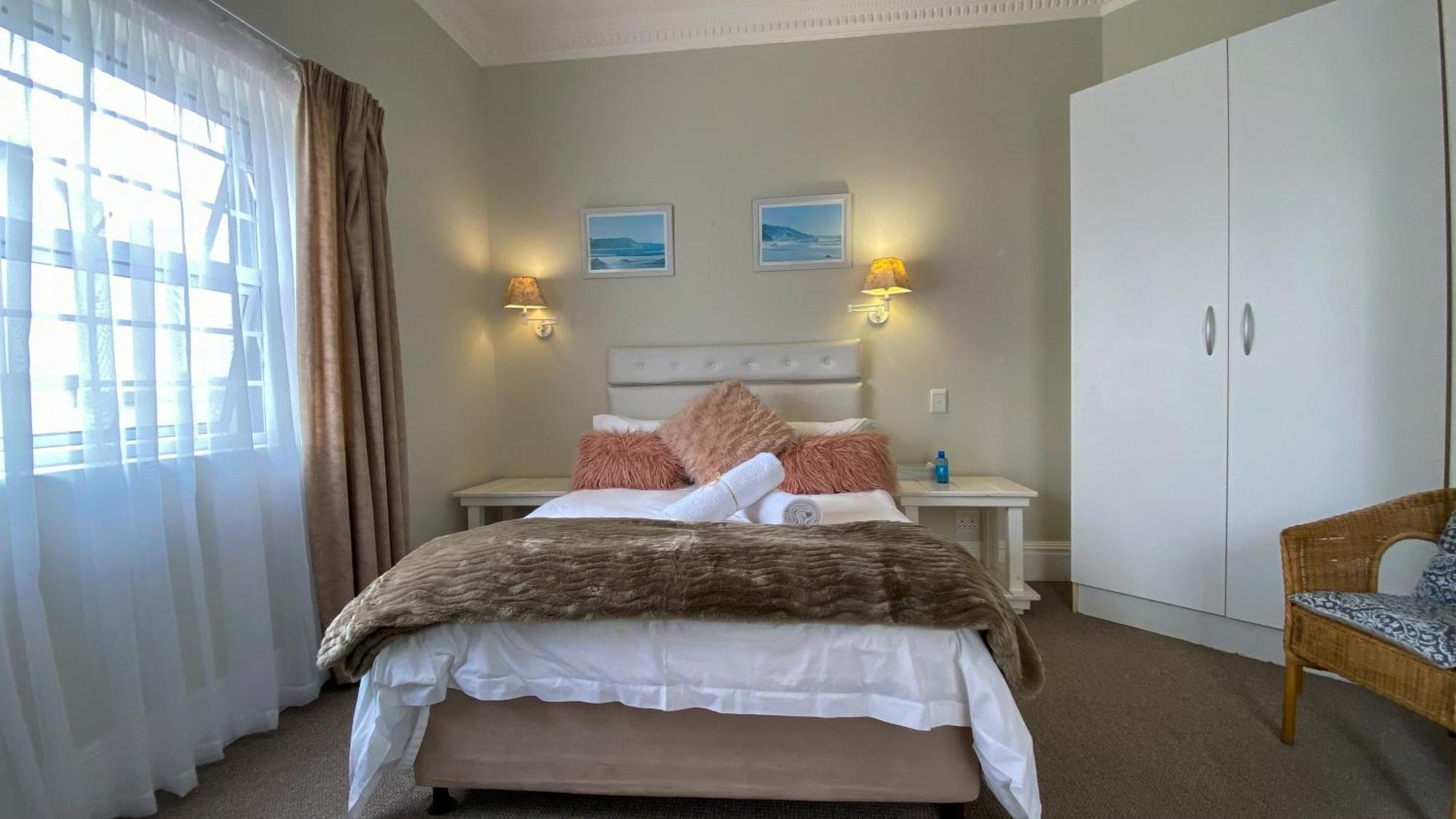 Sir Roys At The Sea Bed & Breakfast Port Elizabeth Exterior photo