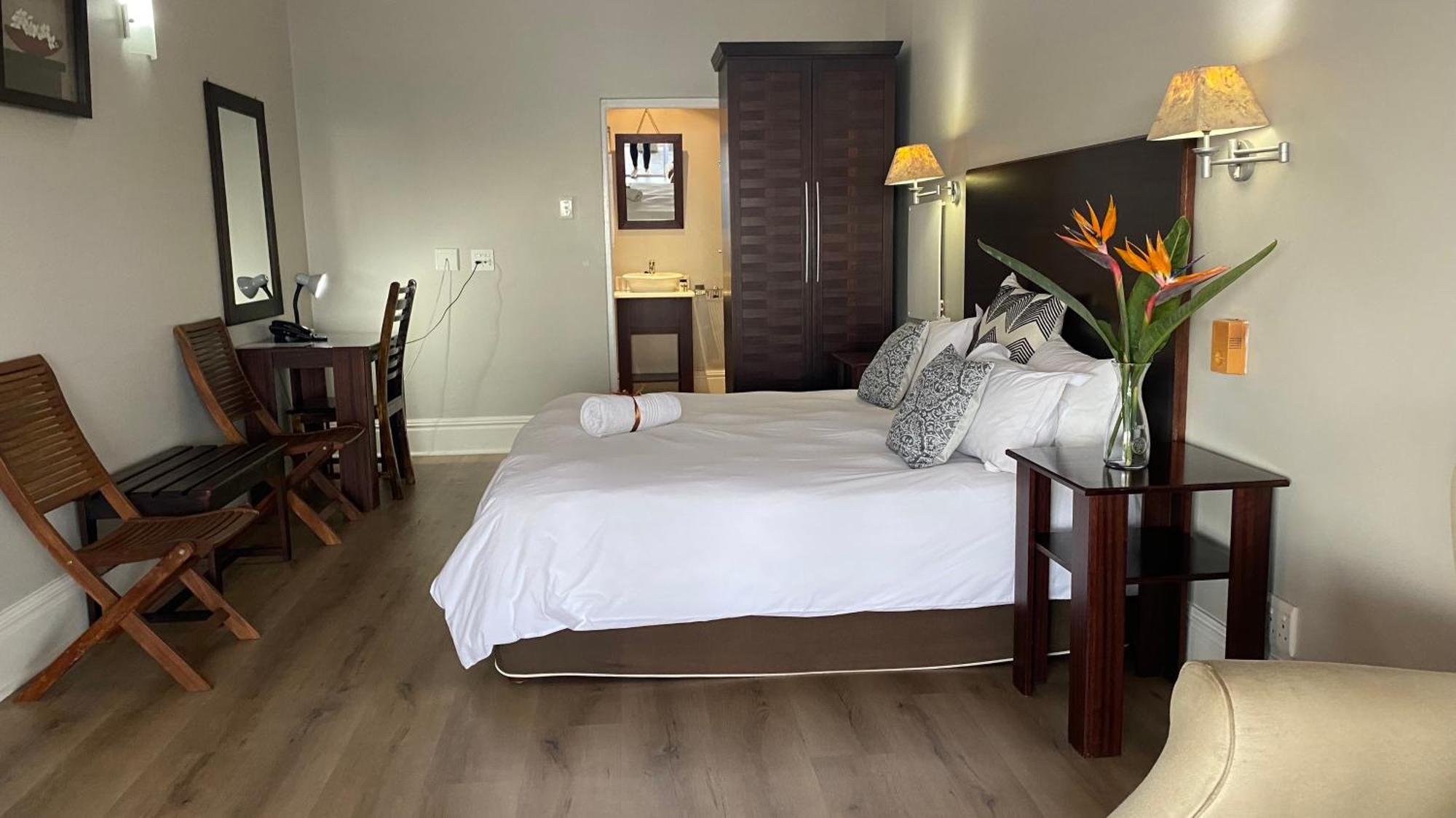 Sir Roys At The Sea Bed & Breakfast Port Elizabeth Exterior photo