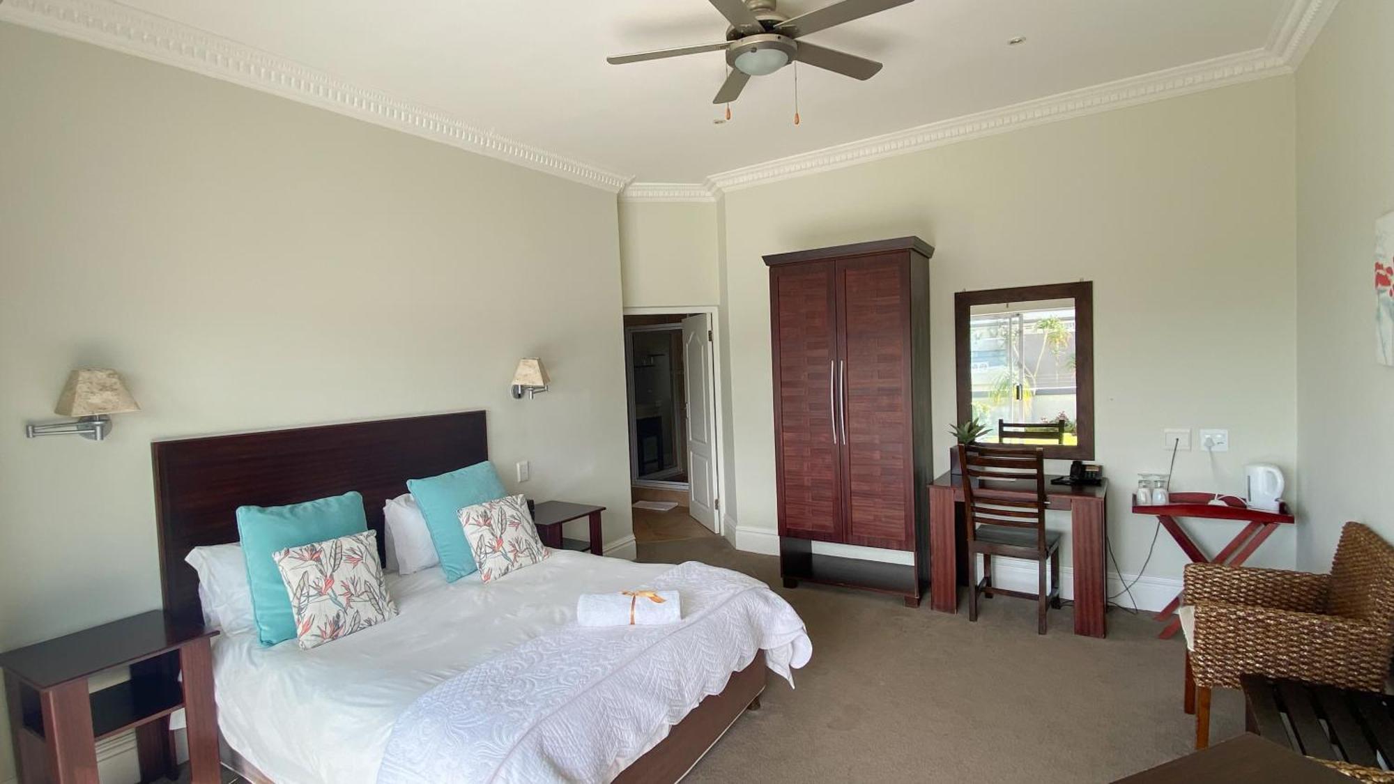 Sir Roys At The Sea Bed & Breakfast Port Elizabeth Exterior photo