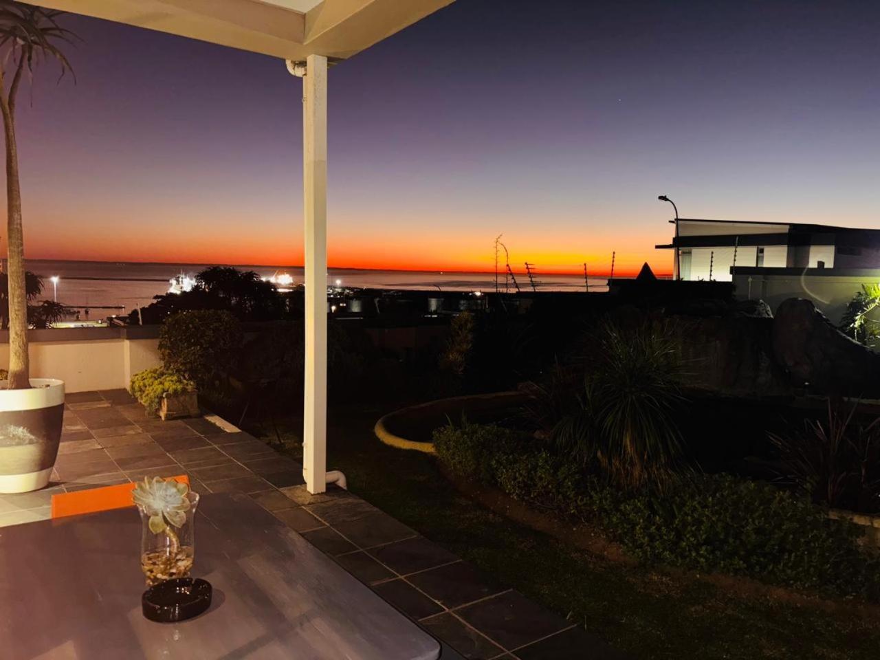 Sir Roys At The Sea Bed & Breakfast Port Elizabeth Exterior photo